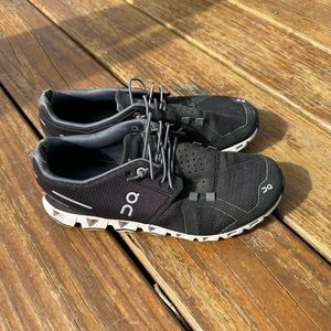 On Cloud Running Shoes Women’s size 7.5